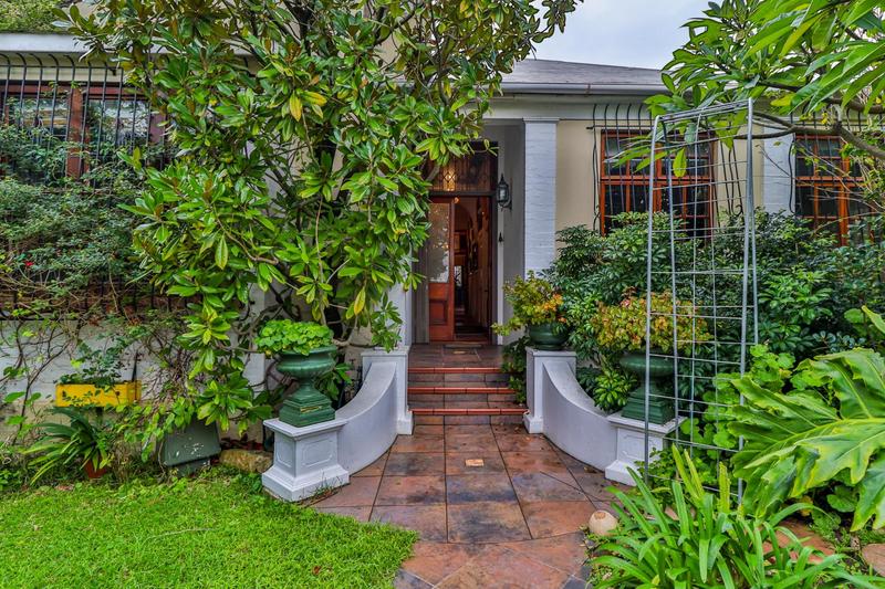 4 Bedroom Property for Sale in Green Point Western Cape